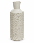 Jarrón alto de cerámica beige con relieve vertical de ondas.