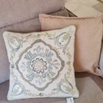 cojin bordado etnico beige verde decoracion salon