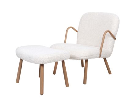 sillón blanco con reposapiés madera