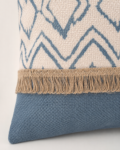 cojin-decorativo-azul-beige-flecos-45×45-frontal.jpg