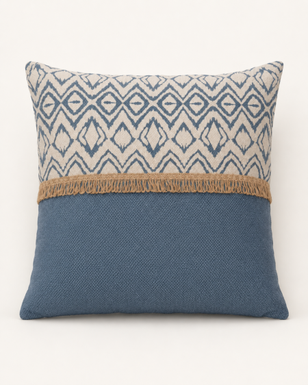 Cojín decorativo azul y beige con flecos de 45x45 cm